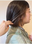 パッツンボブにグレージュインナー