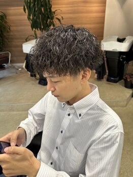 男を磨くメンズサロン オム グランド(HOMME GRAND)の写真/【野田阪神徒歩2分】メンズパーマ×カットで色気のある大人の雰囲気に◇20代前半・30代男性に人気サロン◎