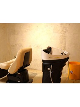 マンツーマンで頭皮のお悩みも相談しやすい♪頭皮の汚れをキレイにして髪のお悩みを解決!!究極の美髪へ◎