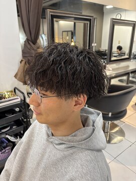 アイズ 海老名(AIZU) ツイトスパイラル　スペインカール　シャドウパーマ　縦落ち