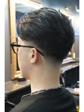 キングスマントーキョー 府中店(KINGSMAN TOKYO) アップバング / ツーブロック / スキンフェード 【府中】