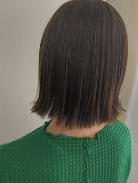 バイエイト(X8) 肩上ボブ オリーブブラウン