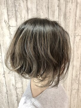 ピース バイ シータ(PEACE by CITA) こなれ感重視のアッシュカラーボブ / 北川ミカ