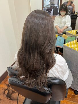 美容室 メザミー MESAMIES 明るめブラウンロングヘアナチュラルボリューム感UP