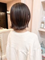 キャアリー(Caary)&nbsp;福山Caary 外ハネ顎ラインボブ 耳かけフェザーバング 　20代