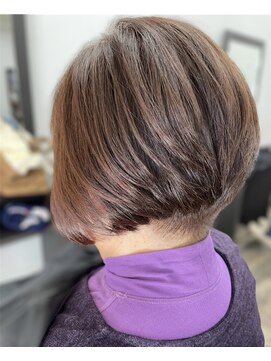 アリビオ(alivio) 刈り上げ前下がりボブ