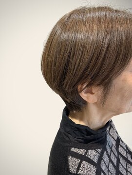 ルサロンニイマル(Le Salon 二○) 【流音】ブリーチなし/白髪ぼかし/ショート/大人女子