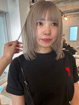 ルーム(Loom.) ハイトーンボブぱっつん前髪ボブミディアムボブレイヤーカット