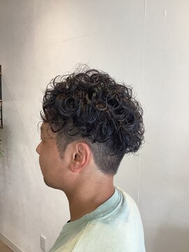 ソト(soto) ツーブロック強めパーマ