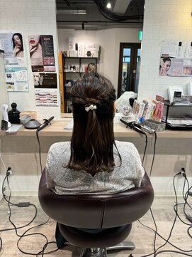 コワファーストナガサキシャンプーボーイ(COIFF1RST NAGASAKI SHAMPOO BOY) ハーフアップアレンジ タイトアレンジ お呼ばれアレンジ