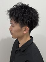 ヒュイル バイ ニアウ(Hwyl by Niau) メンズアップバングショートパーマツイストパーマ刈り上げ