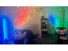 ザナドゥ(XANADU)の雰囲気（１９時以降はより没入感の高まる幻想空間に♪）