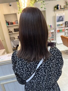 ルッソ チアロ(Lusso chiaro) レイヤーミディアム/大人かわいい/トリートメントストレート