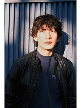 キュー(Cue_) マッシュウルフの外国人くせ毛風パーマ