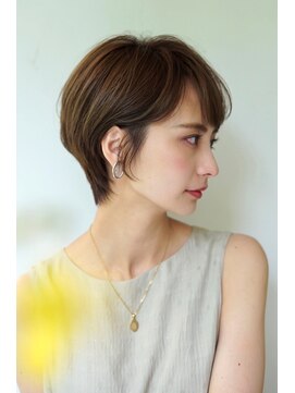 ノーヴェ(Nove) パーソナルカラー診断　秋タイプ　カーキベージュ＆大人ショート