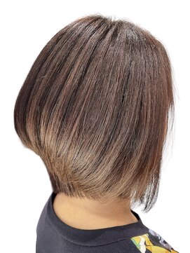 アンリップス(&Lips) 前下がりボブ