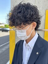 ヒュイル バイ ニアウ(Hwyl by Niau)&nbsp;メンズマッシュパーマ波巻スパイラルパーマニュアンスパーマ