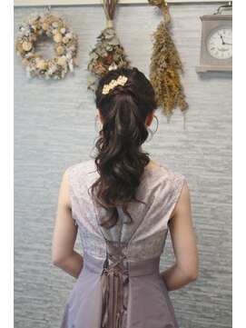 マナミメイク(manami make) 長さを活かしたポニーテール