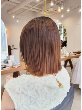 ピピバイヨーク(pipi, by yoke.) 縮毛矯正切りっぱなしボブ