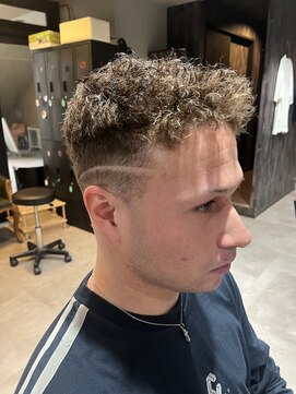 スウェル 柏店(Swell) MEN’S HAIR/サーフカール/刈り上げセンターパート/柏