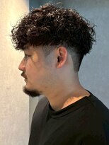 ブロック(bloc)&nbsp;スペインカール フェードカット メンズパーマ ツーブロック