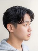 刈り上げショートニュアンスパーマセンターパート清潔感黒髪