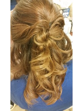 ヘアメイク アンク まきおろしアレンジ