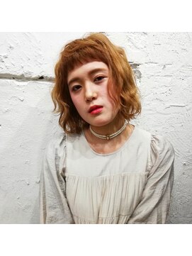 ジェナ(Jena) ヌーディーオレンジ×ショートウェービーボブ