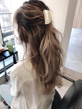 ヌイ 横浜(nui) バレイヤージュ_オリーブベージュレイヤーカットウェットヘア