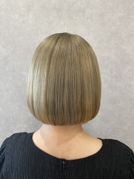 ラナヘアー(lana hair) ボブ×ハイトーンカラー