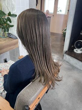 ティティ(TiTi) グラデーション マットベージュカラー[TiTi_福田りの]