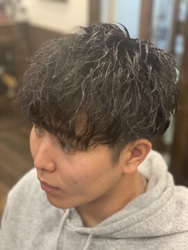 ヒロギンザバーバーショップ 神楽坂店(HIRO GINZA BARBER SHOP) 縦落ちツイストパーマ