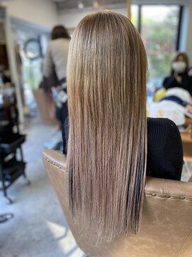 フツーロ 栄(FUTURO) ダブルカラーエクステ