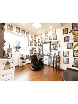 マンツーマン施術の理容室"BarBer&spa SEVEN"。日頃の疲れを忘れて、落ち着いて過ごせる癒しの空間…♪