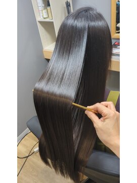 スリーク バイ ロイ 円町本店(sleek by roy) うるツヤ髪質改善トリートメント