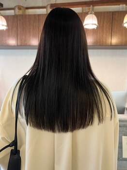 ペム(pem)の写真/自然なストレートの縮毛矯正で、クセを取りながら自然なストレートに♪毛先まで潤うサラ艶髪に。