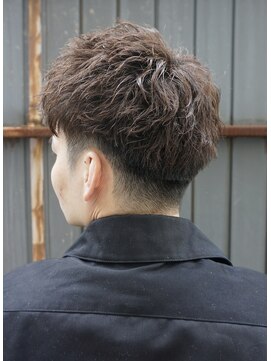 スワッグバーバースタジオ(SWAG BARBER STUDIO) アップバングソフトツイストピンパーマ