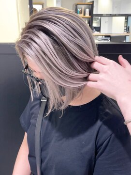 シオン(shion) ミディアムショートボブホワイトブロンド_ba418472