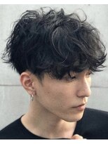 大人気メンズスタイル！ツーブロックに寝癖風パーマ