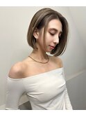 首を綺麗に見せてくれるシンプルな前下がりボブ/大人ボブ
