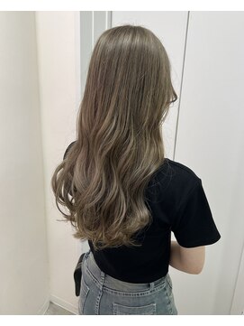 ガーランドウメダ(Garland umeda) 【ブリーチあり】王道ミルクティーベージュ♪  Sayaka