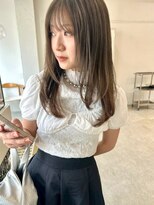 シュプール(SPUR)&nbsp;顔回りレイヤー小顔セミロング×透け感パールベージュ艶カラー