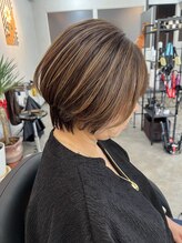 ナジック(749)&nbsp;白髪を活かす☆大人の上品ハイライトスタイル