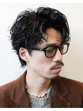 オーシャントーキョー ホワイト 原宿(OCEAN TOKYO WHITE) 無造作センターパートウルフ波巻きツイストスパイラルパーマ黒髪