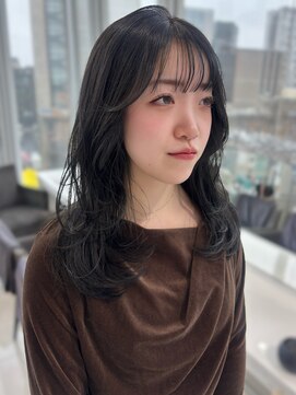 エアー 青山(AIR) オリーブベージュ ミディアムレイヤー 顔まわりカット