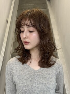 クロト(Clotho) レイヤー/セミロングボブスパイラルパーマ白髪ぼかしショート