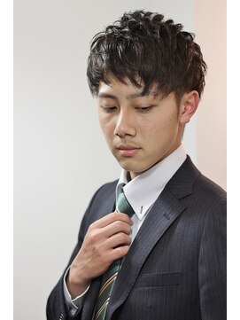 クオンヒール(QUON HEAL) 刈り上げピンパーマアップバング  r