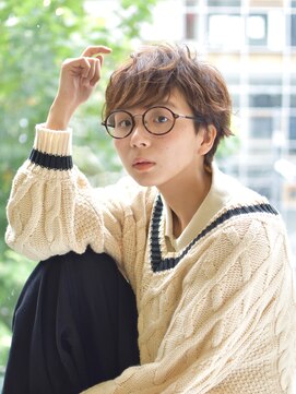 サークル(CIRCLE) マッシュショートカーキグレージュ大人かわいいフェザーバング