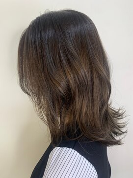 モルニ(MORNI) 髪質改善トリートメント_マロンベージュ Aラインボブ かきあげ