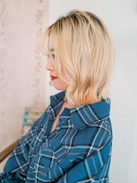 ヘアアンドリラクゼーション シャッセ(Hair&Relaxation SASE) ハイトーン外ハネミディアム